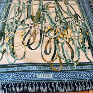Rare NWOT Gucci 💯 Silk Scarf